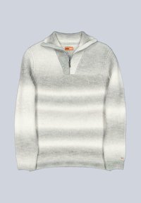 Hellgrauer Pullover mit einem Viertel-Reißverschluss am Kragen, gerippter Struktur und Streifenmuster. Verfügt über ein kleines Logo am linken Ärmel.