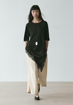 WITH CONTRAST DETAIL - Jerseykjole - black