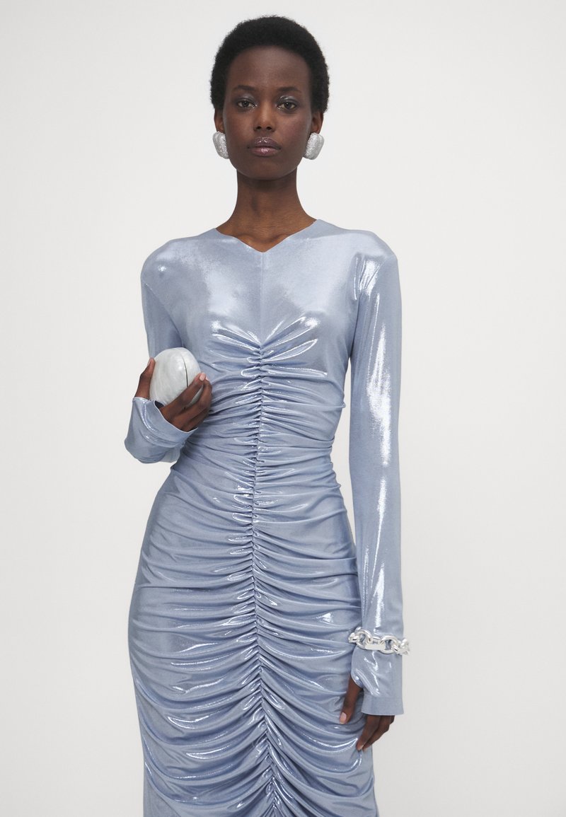 Norma Kamali V NECK SHIRRED FRONT DRESS TO KNEE - Jersey dress - misty blue/ blue - Zalando Norma Kamali V NECK SHIRRED FRONT DRESS TO KNEE - Jersey dress - misty blue/ blue - Zalando