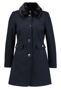 Cappotto di lana blu navy con colletto in pelliccia sintetica, cinque bottoni d'argento e due tasche laterali. Vita sagomata, lunghezza al ginocchio e texture liscia.
