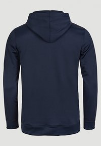 Marinblå huvtröja, tillverkad av mjukt tyg, har lång ärm, kenguruficka och ribbade fållar samt ärmslut. Slät textur, enkel design.