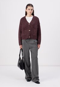 Vero Moda VMINGRID V-NECK  - Vesta na kopčanje - wine tasting
