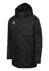 Schwarze gesteppte Jacke mit Kapuze, ausgestattet mit einem durchgehenden Frontreißverschluss, zwei Brusttaschen und einem Logo auf der linken Seite. Glatte Nylonstruktur.