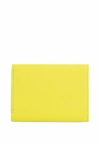 Geel lederen portemonnee, rechthoekige vorm, gladde textuur, met schone randen en zichtbare stiksel-details.