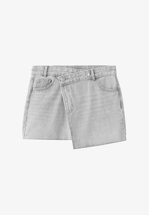 Lysegrå denim asymmetrisk omslagsnederdel med knapdetalje foran og klassisk design med fem lommer.