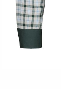 Polsino di camicia a quadri grigio chiaro con controlli verdi e blu, caratterizzato da un bordo solido di un verde scuro. Materiale in cotone con una superficie liscia.