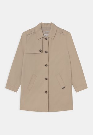 Manteau beige longueur genou avec fermeture à boutons, deux poches avant inclinées, épaulettes et col classique, posé à plat sur un fond blanc.
