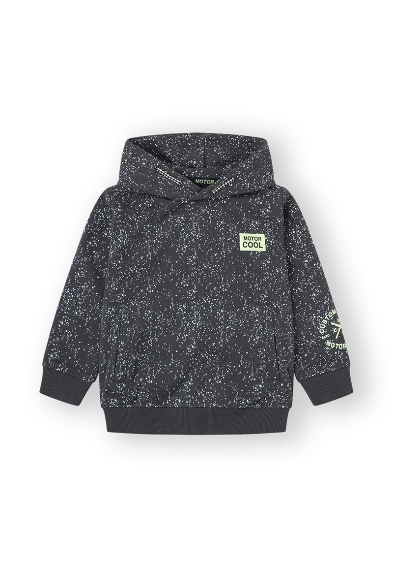 Sudadera negra con patrón salpicado blanco, bolsillo frontal y puños acanalados. Presenta una etiqueta "MOTOR COOL" en el pecho y acentos en verde neón.