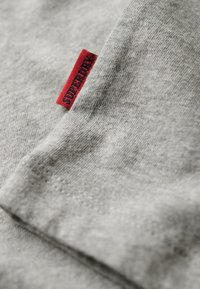 Superdry & Co ESSENTIAL czerwony
