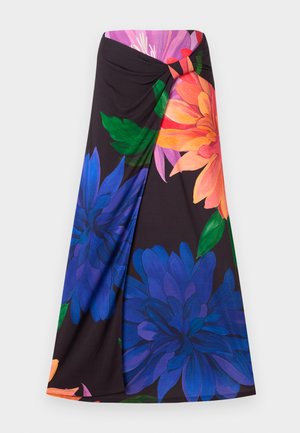 Maxi-Rock mit floralem Muster auf schwarzem Hintergrund, der große blaue und orangefarbene Blumen zeigt. Knoten-Design an der Taille mit rotem Akzent. Weicher Stoff.