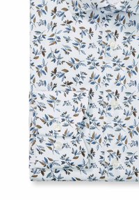 Witte shirt met een bloemenpatroon van blauwe en bruine bladeren. Ontworpen met een button-down kraag en een zak aan de linkerzijde.