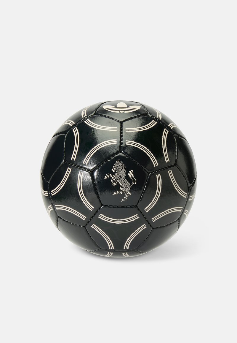 Sort fodbold med hvid syning, der præsenterer et løveemblem og cirkulære mønstre, lavet af skinnende materiale, med et klassisk hexagonalt design.