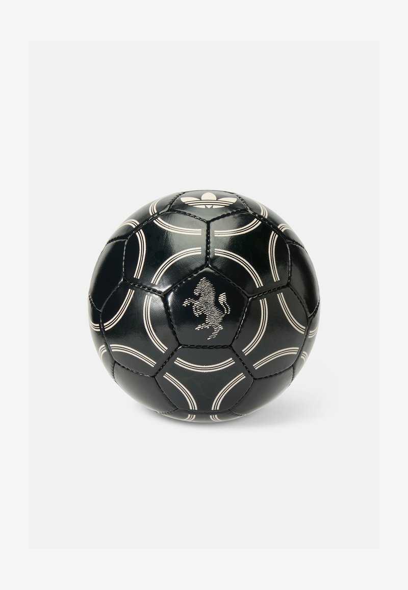 Sort fodbold med hvid syning, der præsenterer et løveemblem og cirkulære mønstre, lavet af skinnende materiale, med et klassisk hexagonalt design.