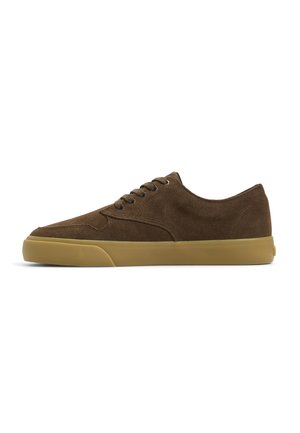 Brown suede sneakers with a low-profile design, rounded toe, and rubber sole. Features six eyelets for laces and a textured surface.