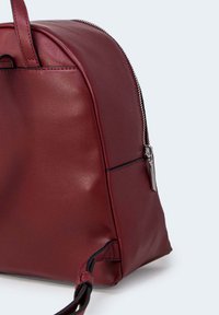 Calvin Klein RE-LOCK ROUND - Sac à dos - bordeaux