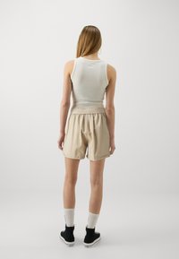 ONLY ONLCALLIE - Short - humus