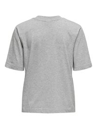 Prosty szary t-shirt z krótkim rękawem pokazany od tyłu z okrągłym dekoltem i luźnym krojem na białym tle.
