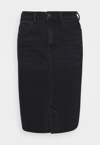 Svart denimpennkjol med medellång längd, med sprund fram, bältesloopar och standard femfickdesign. Slät textur.