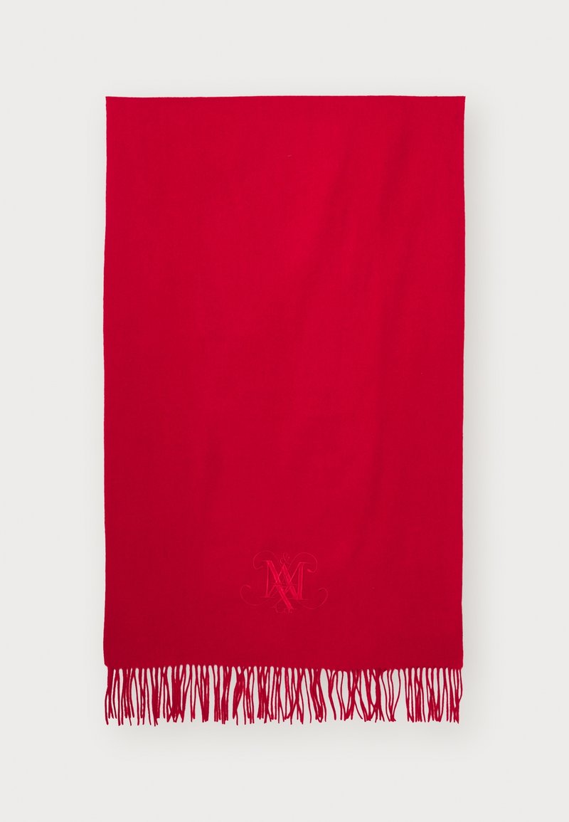 Écharpe rectangulaire rouge vif avec des extrémités à franges et un logo brodé subtil près du bord inférieur sur un fond blanc.