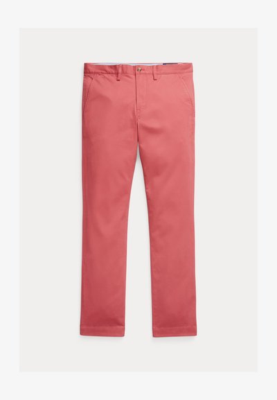 Chinos en coton couleur corail avec une coupe droite, dotés d'une fermeture à boutons sur le devant, de passants pour ceinture et de poches latérales. Coupe nette avec ourlets retroussés.