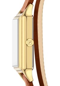 Caja de reloj rectangular en tono dorado con esfera blanca plana, correa de cuero marrón y detalle de logo en relieve. Superficie lisa y contornos precisos.