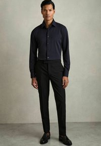 Reiss REGULAR FIT VOYAGER LONG-SLEEVE TRAVEL - Cămașă elegantă - navy