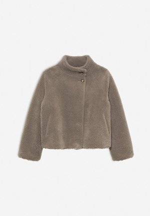 Nepbont jasje in licht taupe met een hoge kraag, twee knopen en een cropped design. Zachte textuur met zijzakken.