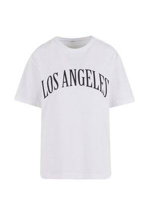 Bela bombažna majica s kroženim izrezom in kratkimi rokavi, s potiskom "LOS ANGELES" v debelih črnih črkah na sprednji strani.