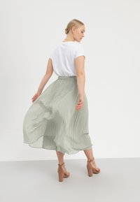 Thumbnail Image 4