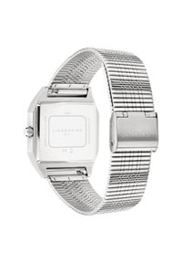 Silverfärgad rostfri klocka med rektangulär klocka och mesharmband. Har en slät, polerad yta och graverade märkesdetaljer på baksidan.