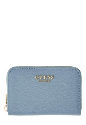 Portefeuille zippé en cuir texturé bleu avec logo GUESS doré et inscription EST 1981 embossée à l’avant.