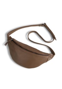 Braune Leder Hüfttasche mit geschwungener Form und einer vorderen Reißverschlusstasche. Sie hat eine glatte Textur und einen verstellbaren Riemen.