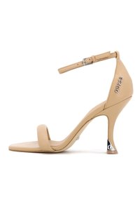 Sandal con tacco alto beige con cinturino alla caviglia, materiale sintetico liscio, punta affilata e dettaglio argentato sul tacco, con logo del marchio.