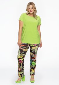 YOEK Wide Fit - T-shirts basic - bright green