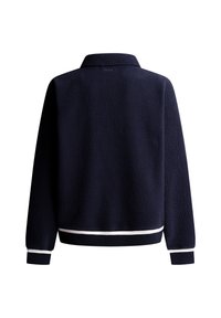 Σκούρο μπλε ναυτικό fleece μπουφάν με μακριά μανίκια, ριμπ μανσέτες και τελείωμα με λεπτομέρεια λευκής ρίγας, από πίσω σε λευκό φόντο.