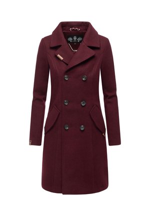 Manteau double boutonnage en mélange de laine bourgogne avec de grands boutons noirs, col cranté, poches latérales et finition texturée.