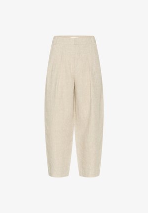 Beige linnedbukser med løs pasform, der har folder ved taljen, cropped længde, og et tekstureret, vævet stof.