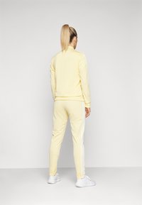 adidas Sportswear ESSENTIALS 3-STRIPES - Treniņtērps - almost yellow/white