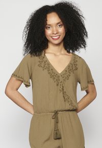 Koroshi SHORT SLEEVE - Overal - kaki   khaki