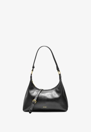 Czarna skórzana torebka o zaokrąglonym kształcie, z złotymi akcentami i odpinanym paskiem, co umożliwia różne sposoby noszenia. Posiada gładką fakturę.