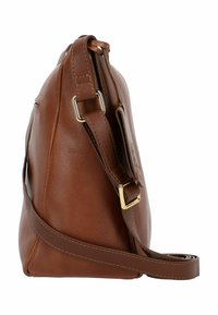 Borsa a spalla in pelle marrone con una forma strutturata, tracolla regolabile e accessori in metallo dorato. Texture liscia e design minimalista.