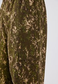 Thumbnail Image 8