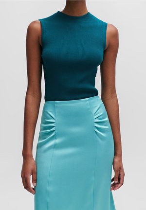 Top - green