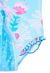 Badpak met een lichtblauwe achtergrond, bloemdecoraties en een gerimpelde rand. Het materiaal lijkt glad met grafische details en glitters.