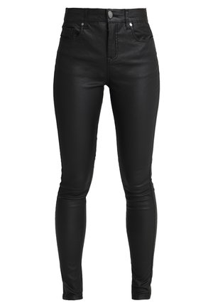 Jeans skinny en simili cuir noir avec taille haute, cinq poches et texture lisse, dotés d'une fermeture éclair et d'un bouton en métal.