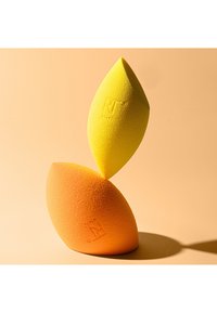 Thumbnail Image 12