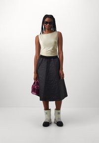 Gina Tricot SOFT TOUCH BOATNECK TOP - Toppi - pumice stone