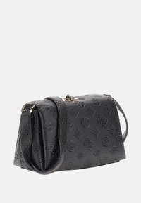 Borsa a mano in pelle nera con motivo impresso, forma strutturata e tracolla regolabile. Caratterizzata da minuteria in tonalità oro e chiusura con zip.