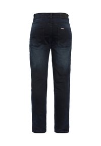 Jeans de mezclilla azul oscuro con un diseño de pierna recta, que cuentan con dos bolsillos traseros y un lazo para cinturón en la cintura, fabricados con un tejido resistente.