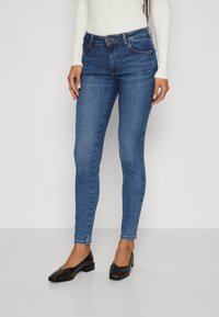Guess CURVE - Vaqueros pitillo - the air wash